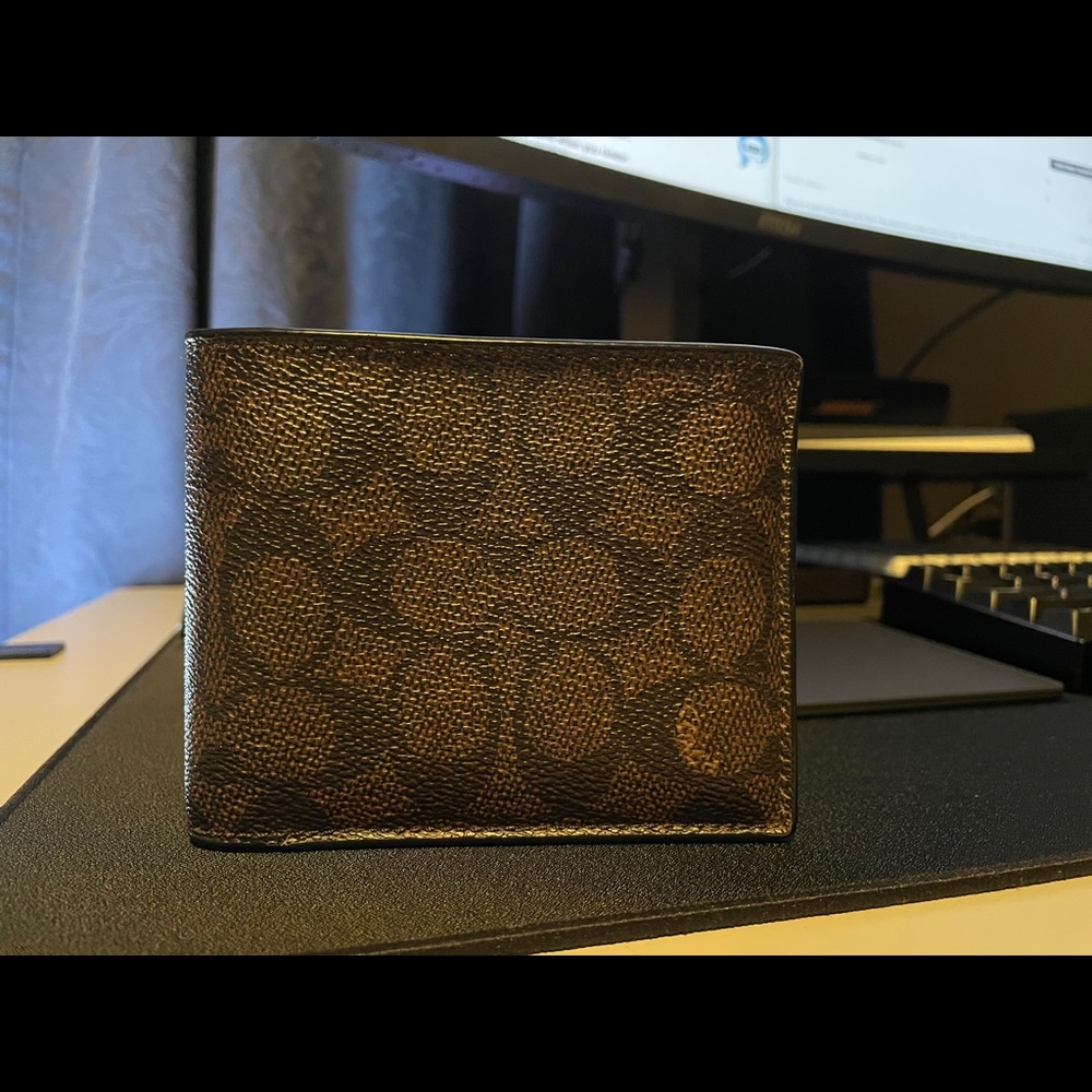 Coach Bi-fold Signature Canvas Wallet (Brown)